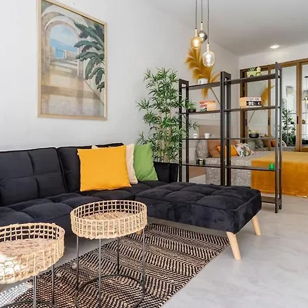 Bonito Estudio Carihuela Con Terraza, Wifi, Playa A 150 Metros Torremolinos Exterior photo