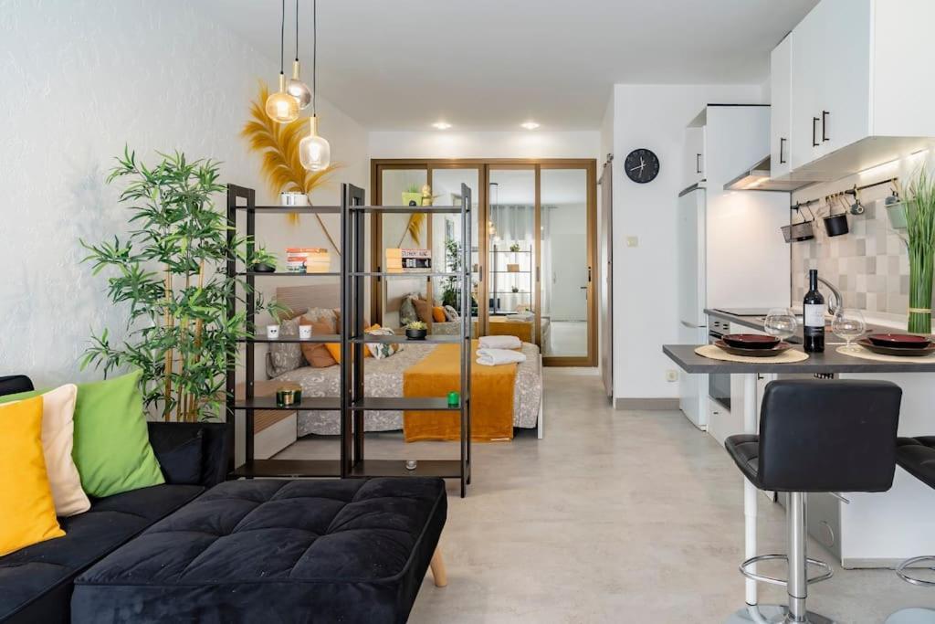 Apartamento Bonito Estudio Carihuela Con Terraza, Wifi, Playa A 150 Metros